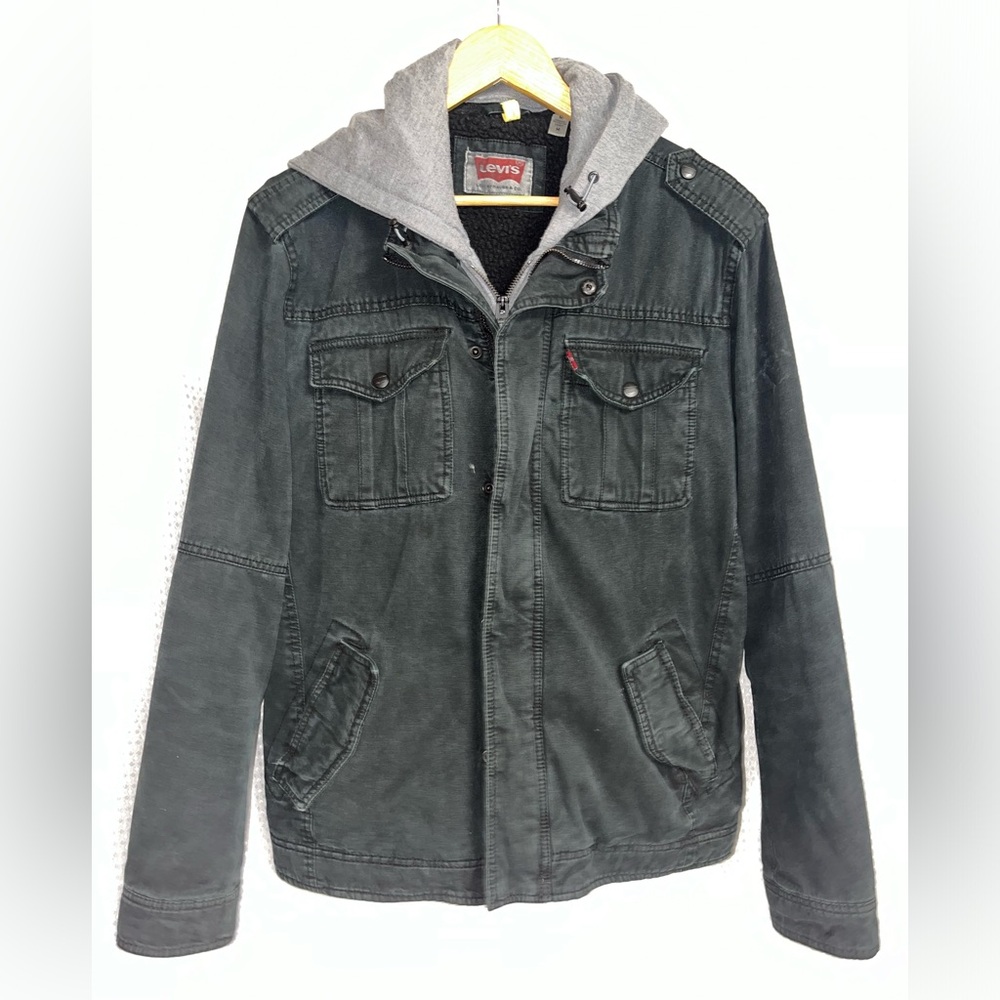 Levi’s Sherpa Lined Chore Jacket with Removable Hooded Sweatshirt; Medium Mens